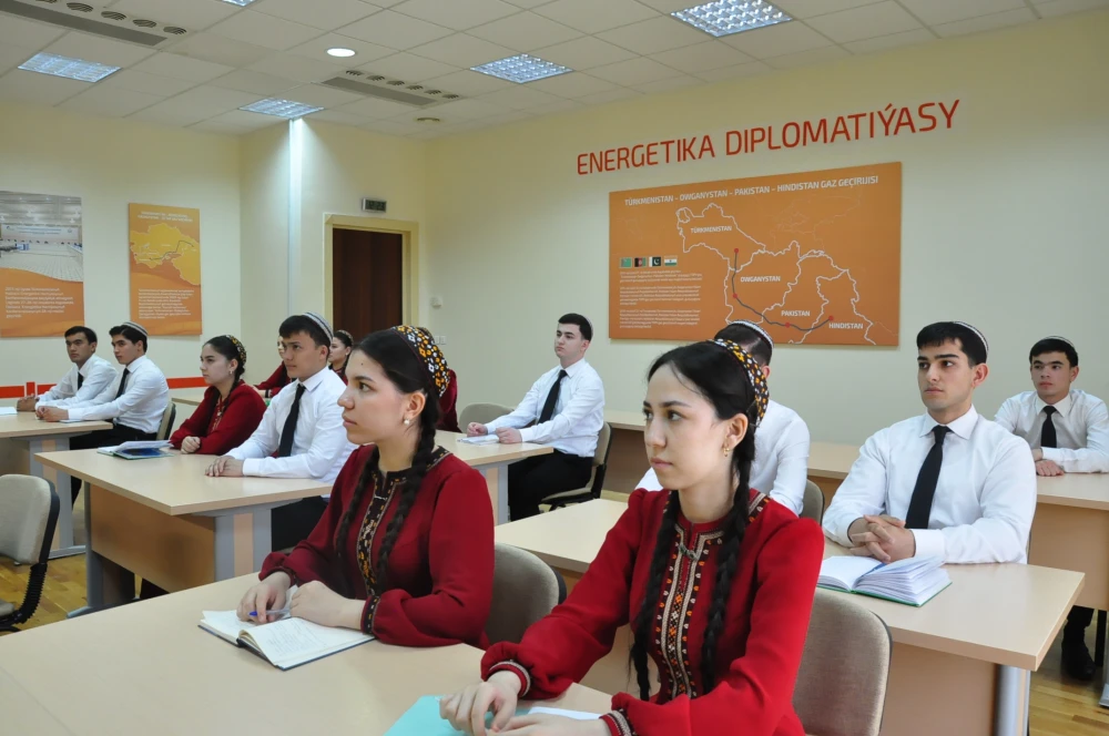 ПРОВЕДЕНО УЧЕБНОЕ ЗАНЯТИЕ, ПОСВЯЩЕННОЕ ЭНЕРГЕТИЧЕСКОЙ ДИПЛОМАТИИ