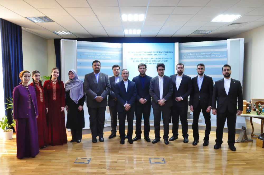 EÝRANLY ÝAŞ DIPLOMATLAR ÜÇIN GEÇIRILEN TANYŞLYK SAPARY