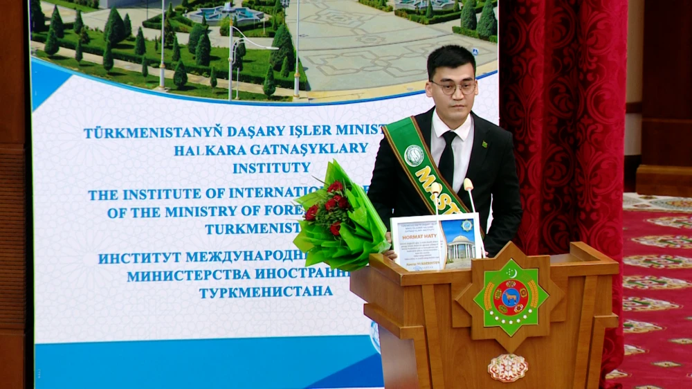 Bilim geljegiň berk binýady surady