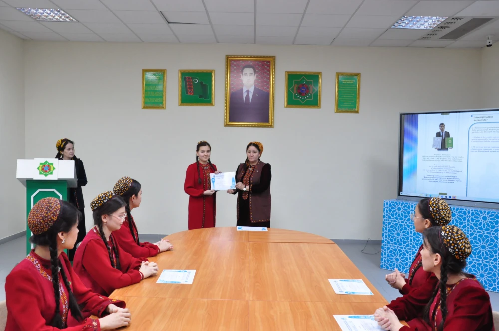 Düzme ýazmak bäsleşiginiň jemleri jemlendi