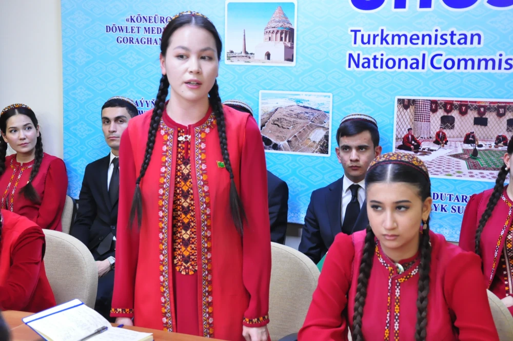 «PARAHATÇYLYK MEDENIÝETI» ATLY ÝUNESKO KLUBYNYŇ HASABAT ÝYGNAGY GEÇIRILDI