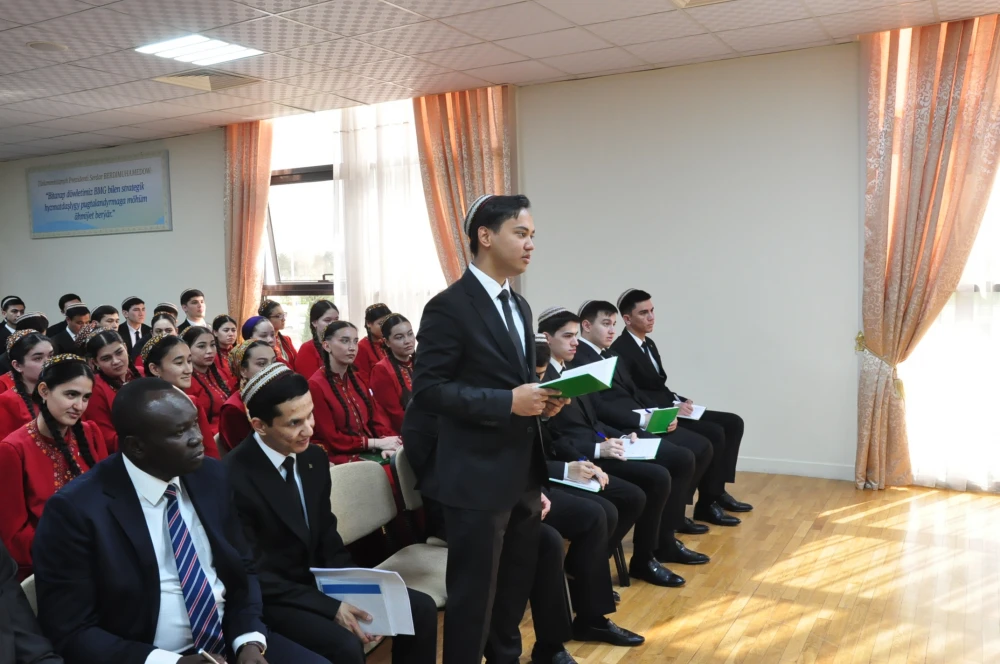 UGANDA RESPUBLIKASYNYŇ WEKILLERI BILEN GEÇIRILEN OKUW SAPAGY