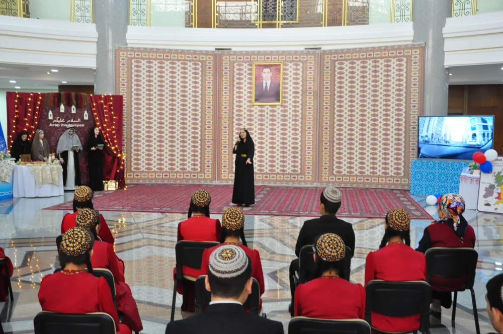 ОКЕАН МУДРОСТИ И КРАСОТЫ: В ИНСТИТУТЕ ОТМЕТИЛИ ДЕНЬ АРАБСКОГО ЯЗЫКА