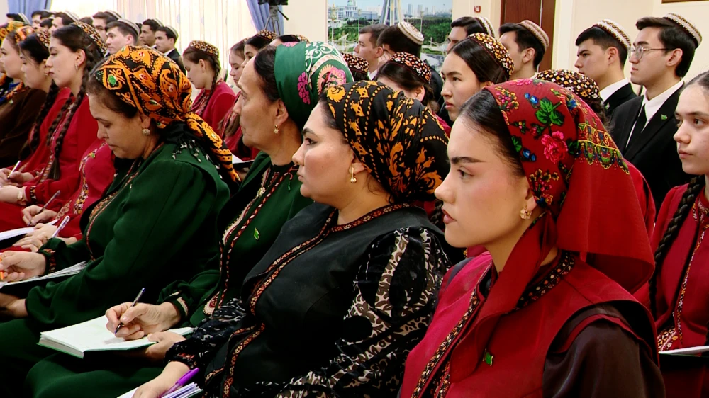 Продолжаются тренинги для молодых волонтеров-просветителей