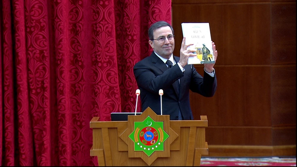 A CEREMONIAL MEETING WAS HELD ON THE OCCASION OF THE TRANSLATION OF THE BOOK “JEWEL OF THE MIND” BY THE HERO ARKADAG INTO THE AZERBAIJANI LANGUAGE