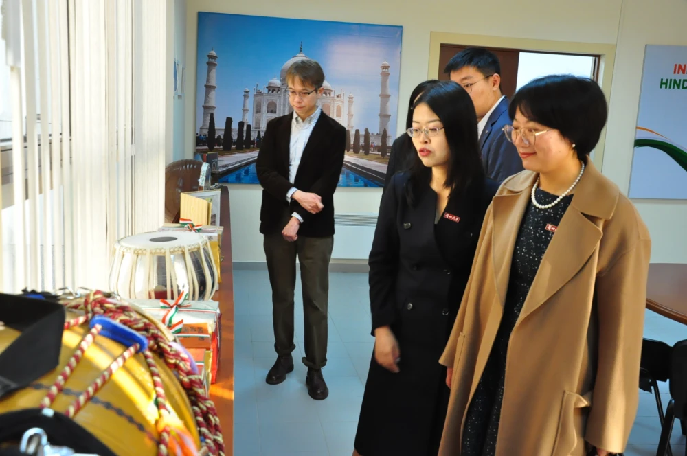 LANÇŽOU UNIWERSITETINIŇ WEKILLERINIŇ ÝURDUMYZA SAPARY BAŞLANDY