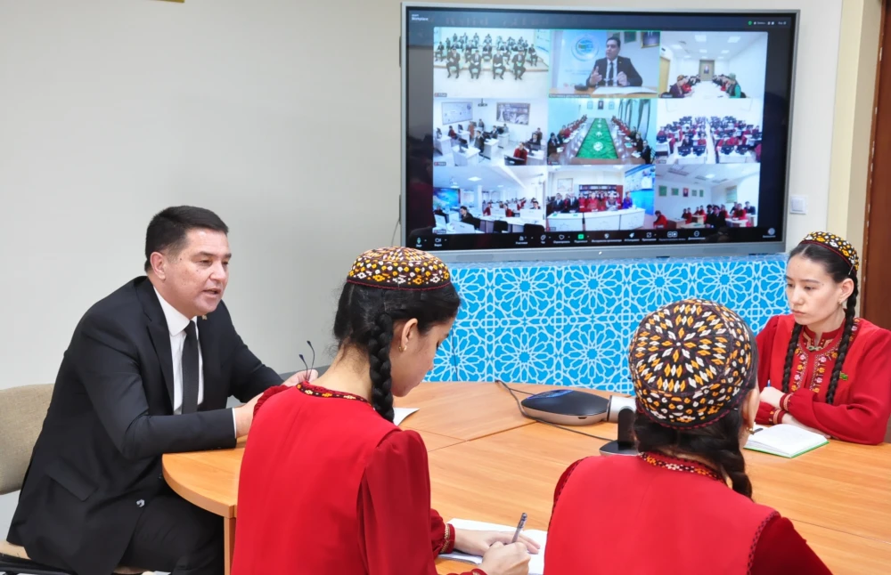 HALYPA DIPLOMATYŇ GATNAŞMAGYNDA AÇYK SAPAGY GEÇIRILDI