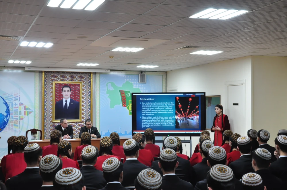 “Arap dili güni” mynasybetli umumy okuw sapagy guraldy