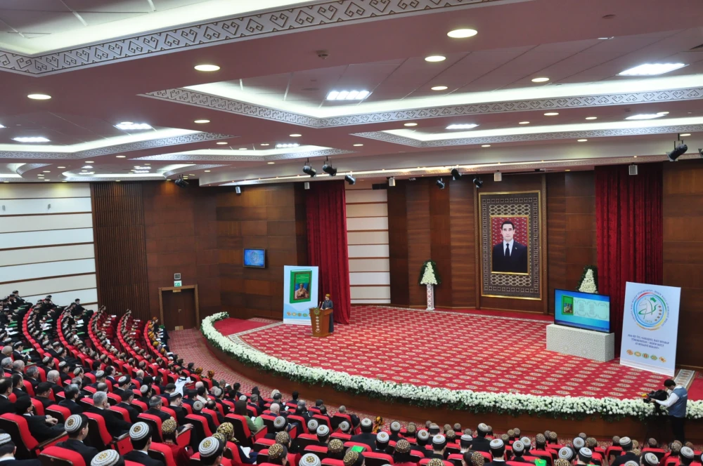 Magtymguly Pyragynyň rumyn dilindäki neşiri