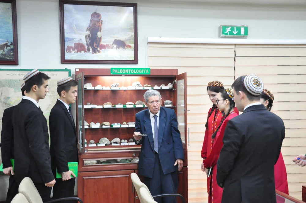 СОСТОЯЛАСЬ ВСТРЕЧА С ИЗВЕСТНЫМ УЧЁНЫМ А.БУШМАКИНЫМ