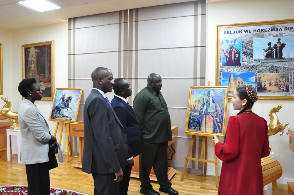 UGANDA RESPUBLIKASYNYŇ WEKILLERI BILEN GEÇIRILEN OKUW SAPAGY