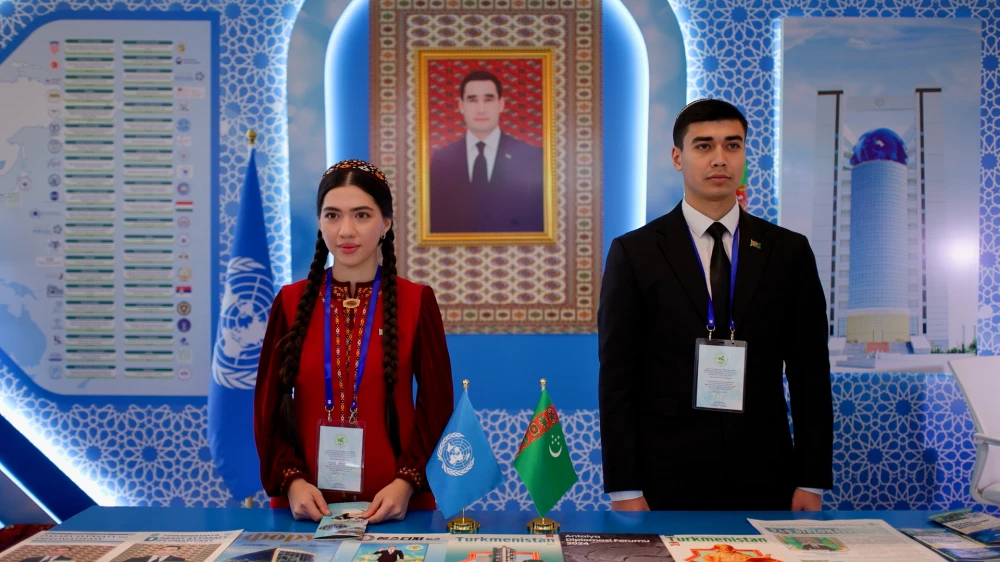 Halkara sergi we ylmy maslahat öz işine başlady