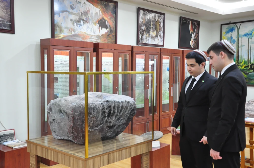 СОСТОЯЛАСЬ ВСТРЕЧА С ИЗВЕСТНЫМ УЧЁНЫМ А.БУШМАКИНЫМ