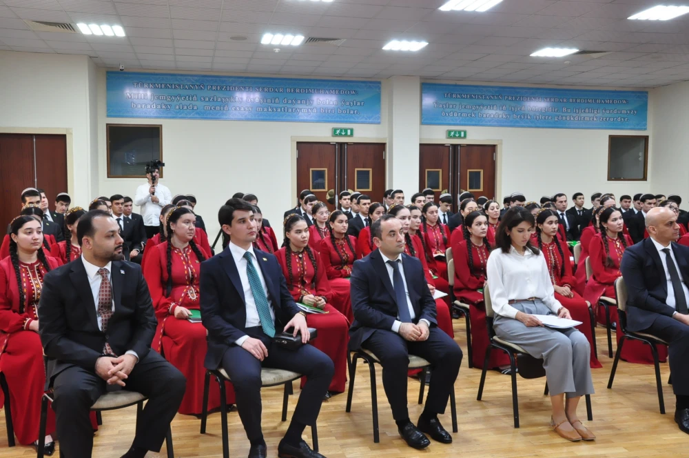 ILÇI BILEN GEÇEN DUŞUŞYK