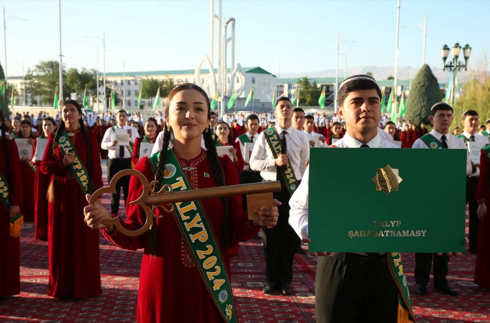 TÜRKMEN DIPLOMATIÝASYNYŇ MILLI MEKDEBINDE TÄZE OKUW ÝYLYNA BADALGA BERILDI