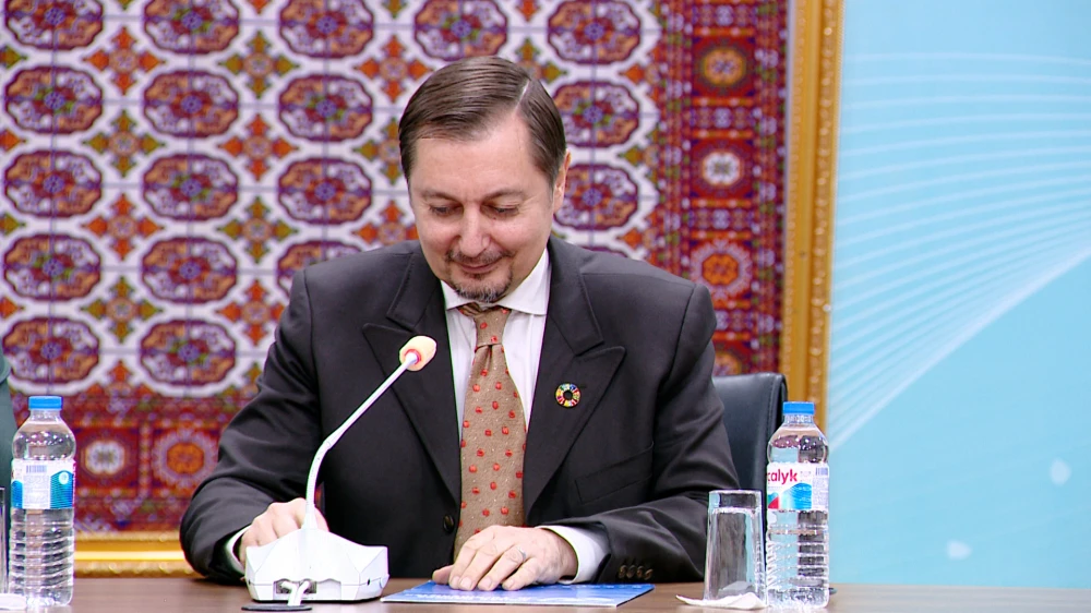 Zenan diplomatlaryň jemgyýetdäki orny we olaryň ýeten sepgitleri barada interaktiw dialog geçirildi