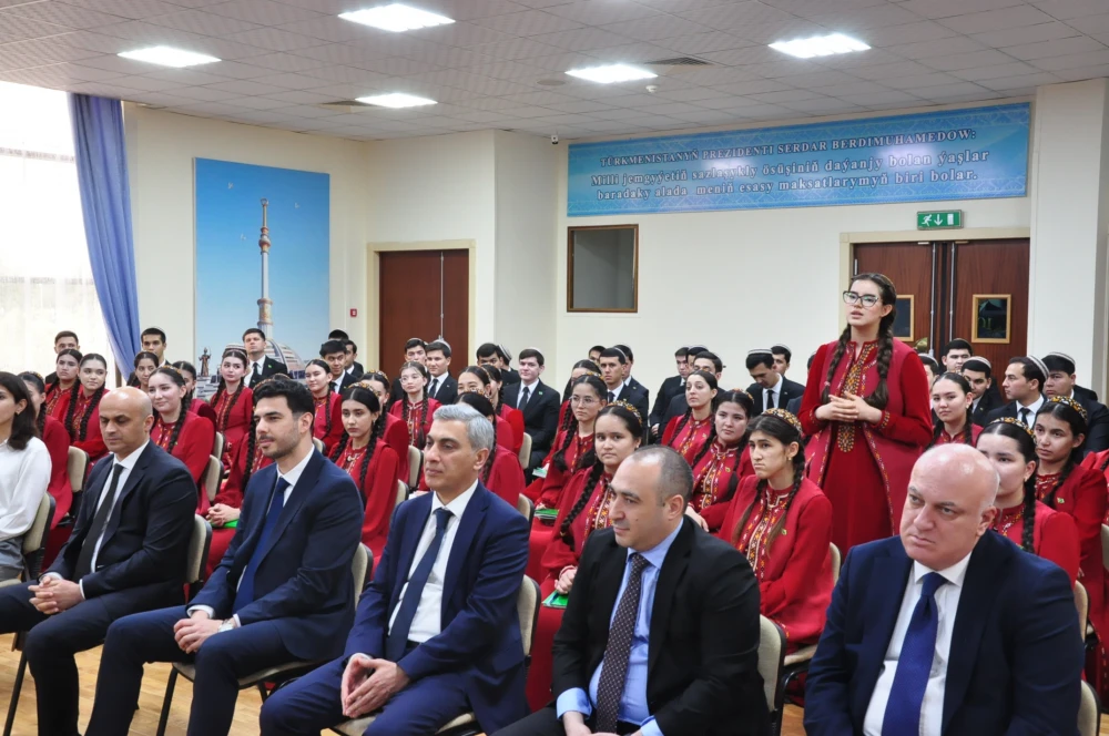 ILÇI BILEN GEÇEN DUŞUŞYK