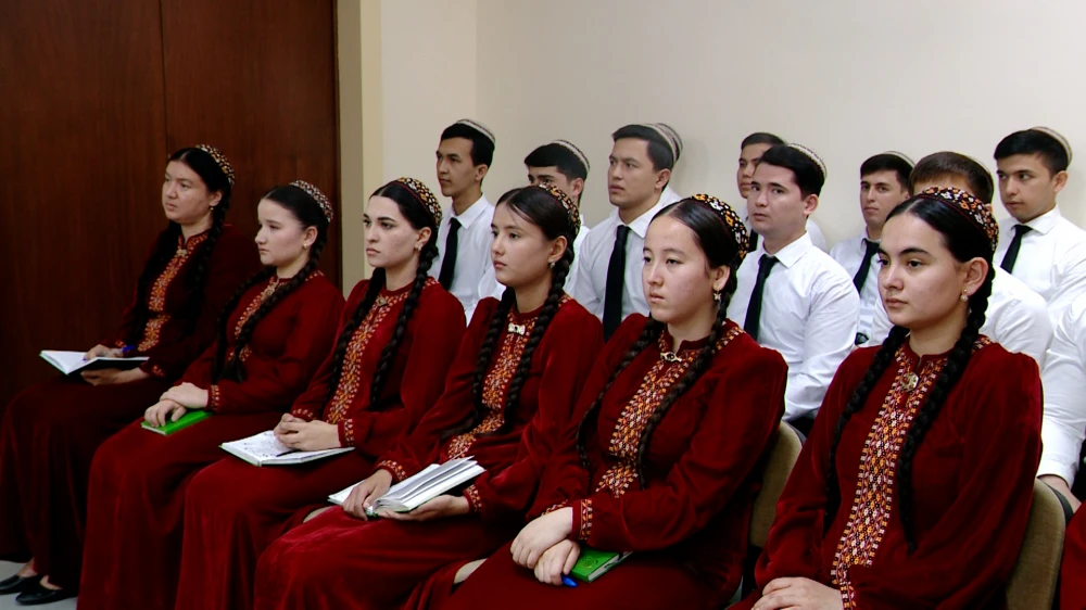Sanly ulgam arkaly geçirilen halkara maslahat