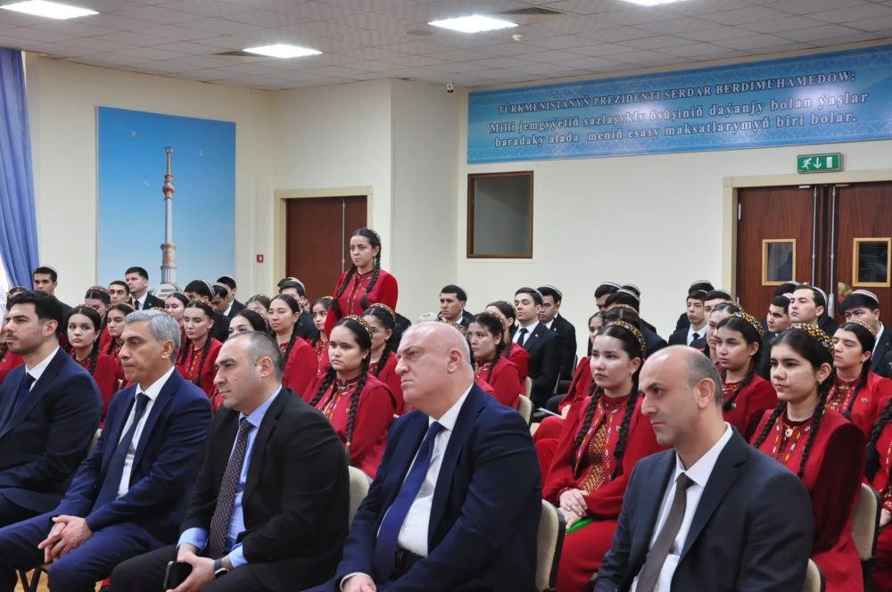 ILÇI BILEN GEÇEN DUŞUŞYK