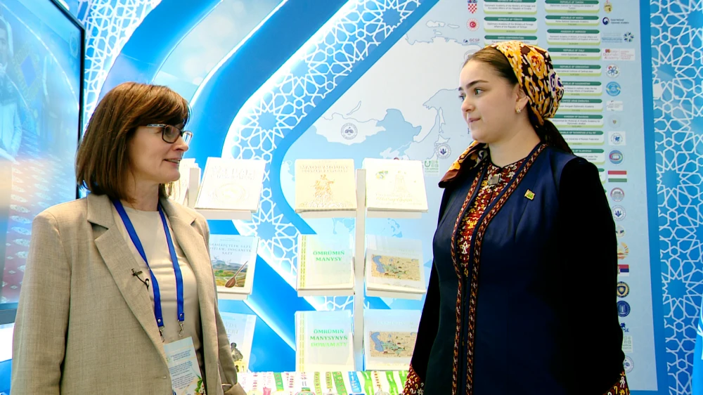 Halkara sergi we ylmy maslahat öz işine başlady