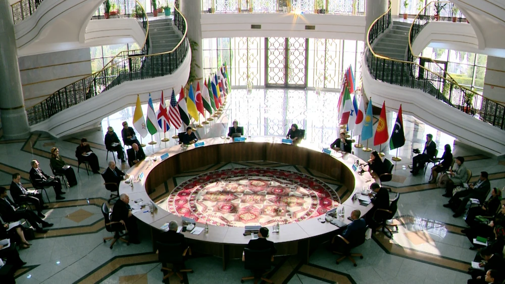 LANÇŽOU UNIWERSITETINIŇ WEKILLERI BILEN GEÇIRILEN “TEGELEK STOL” DUŞUŞYGY