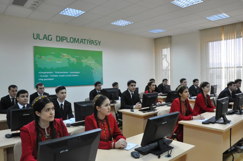 LOGISTIKA ULGAMYNDA «EMELI AŇYŇ» GELJEKKI MÜMKINÇILIKLERINI ORNAŞDYRMAK ATLY OKUW SAPAGY GEÇIRILDI surady