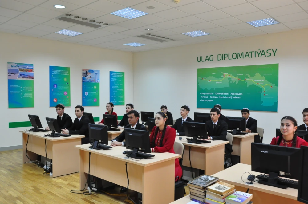 «GARAŞSYZ DÖWLETLERIŇ ARKALAŞYGY (GDA) ÝURTLARYNYŇ YKDYSADYÝETINIŇ ÖSÜŞ UGURLARY»  ATLY   OKUW SAPAGY GEÇIRILDI
