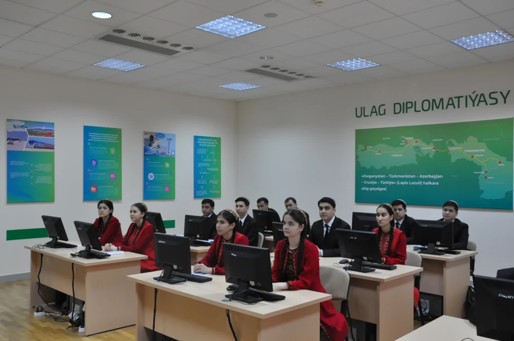 LOGISTIKA ULGAMYNDA «EMELI AŇYŇ» GELJEKKI MÜMKINÇILIKLERINI ORNAŞDYRMAK ATLY OKUW SAPAGY GEÇIRILDI