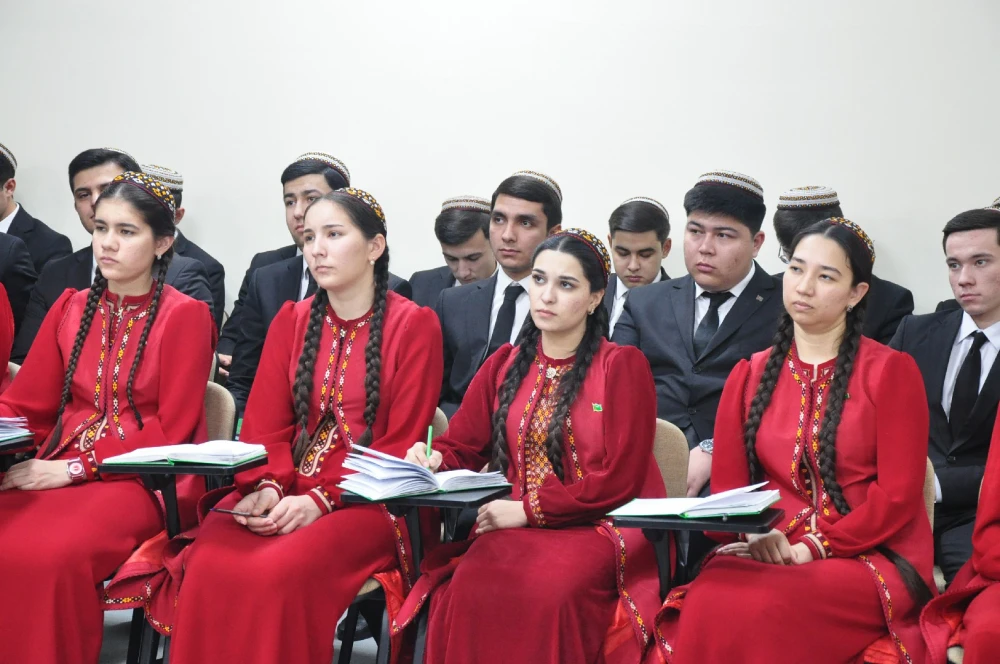 ÝAŞLARY TELEKEÇILIK IŞINE HÖWESLENDIRMEK BOÝUNÇA GURALAN NOBATDAKY OKUW MASLAHATY