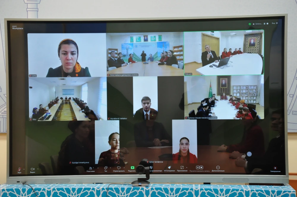 ÝAŞ HABARÇYLARA «SPORT ŽURNALISTINIŇ ERK ETMELI BAŞARNYKLARY» ATLY OKUW SAPAGY  GEÇIRILDI surady