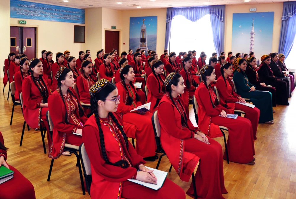 An educational meeting “Turkmen embroidery in the UNESCO List of the Intangible Heritage of Humanity" has been held