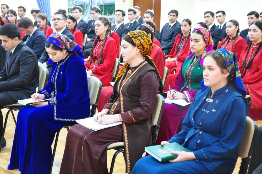 Ýaş wagyzçylar bilen okuw sapaklary geçirilip başlandy