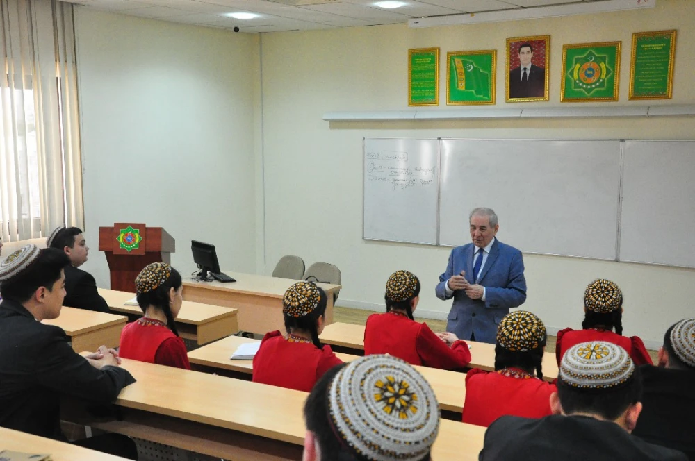 Lecture in French language for students of diplomacy