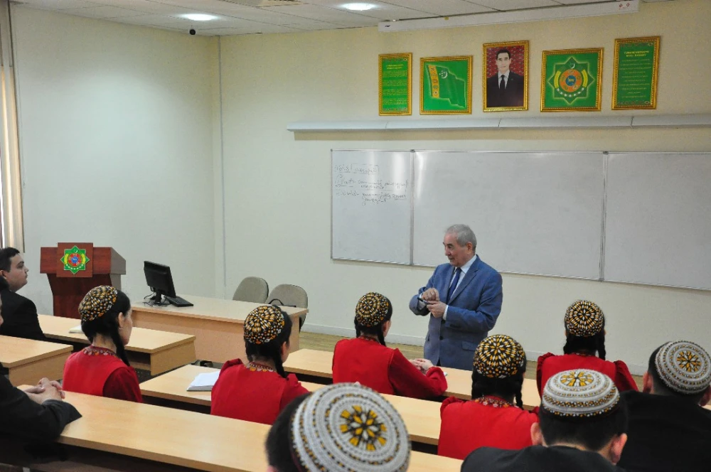 Lecture in French language for students of diplomacy