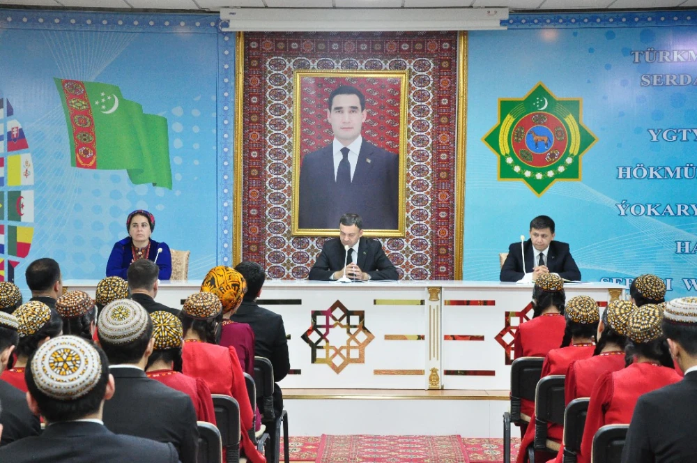 Türkmenistanyň Konstitusiýasynyň we Türkmenistanyň  döwlet baýdagynyň güni mynasybetli  ylmy-amaly maslahat geçirildi