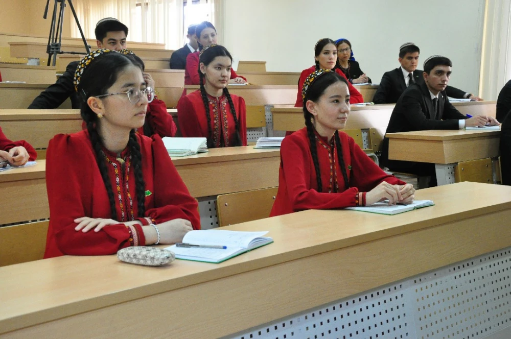 Lecture in French language for students of diplomacy