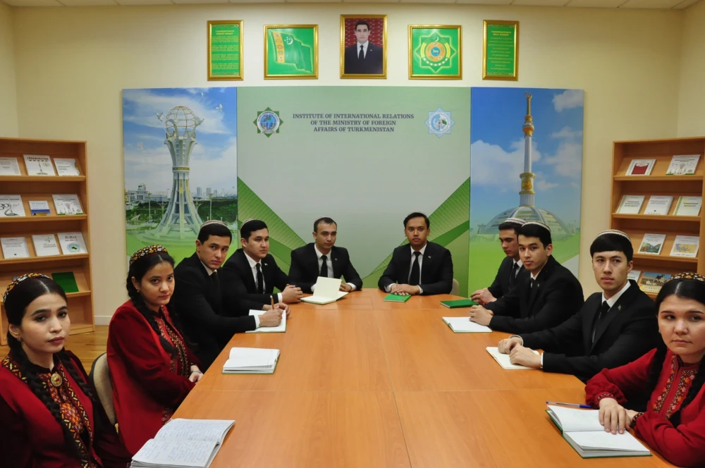 Onlaýn açyk sapak geçirildi surady