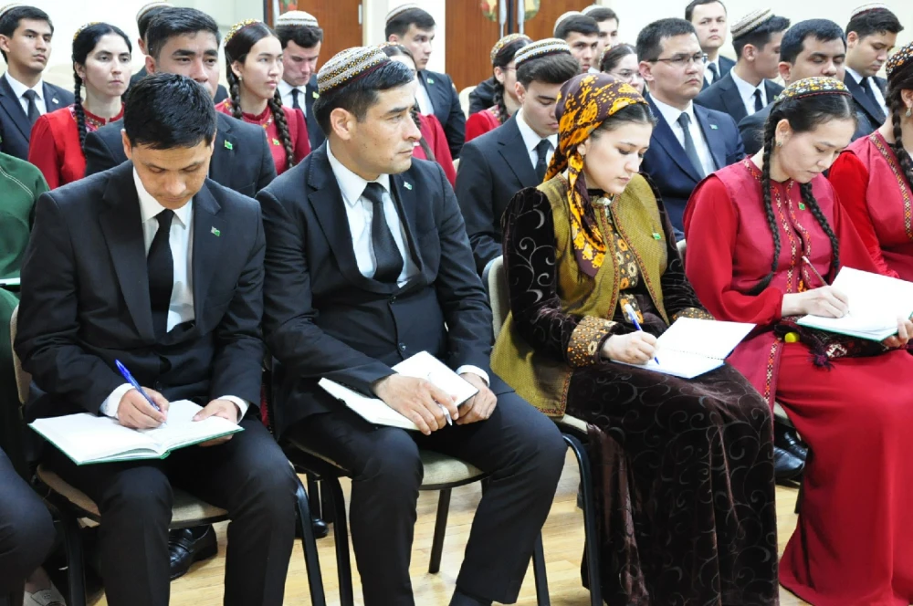 ÝAŞ WAGYZÇYLAR BILEN OKUW SAPAGY GEÇIRILDI