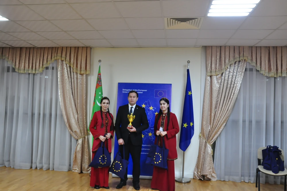 ADAM HUKUKLARY BOÝUNÇA BÄSLEŞIK GEÇIRILDI