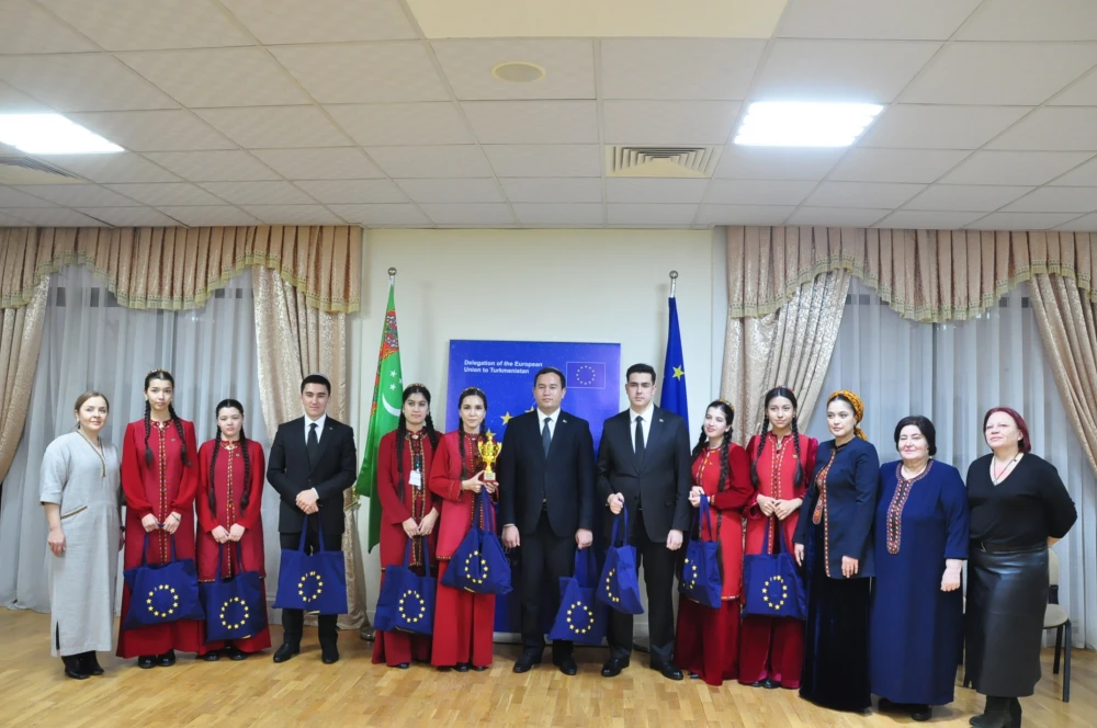 ADAM HUKUKLARY BOÝUNÇA BÄSLEŞIK GEÇIRILDI