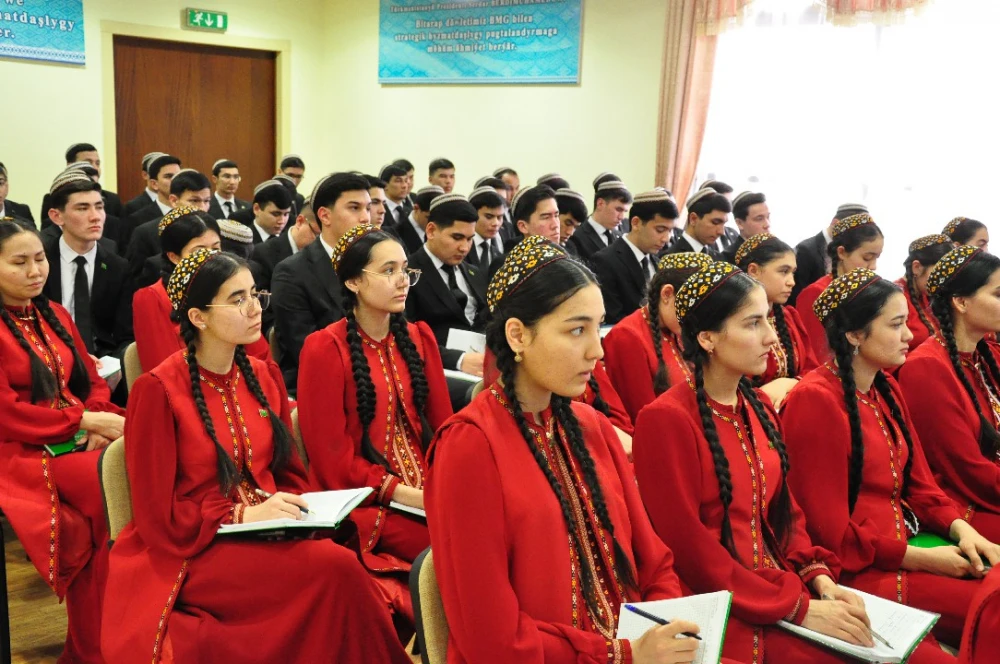 A TRAINING COURSE ON ECONOMIC DIPLOMACY   WAS HELD