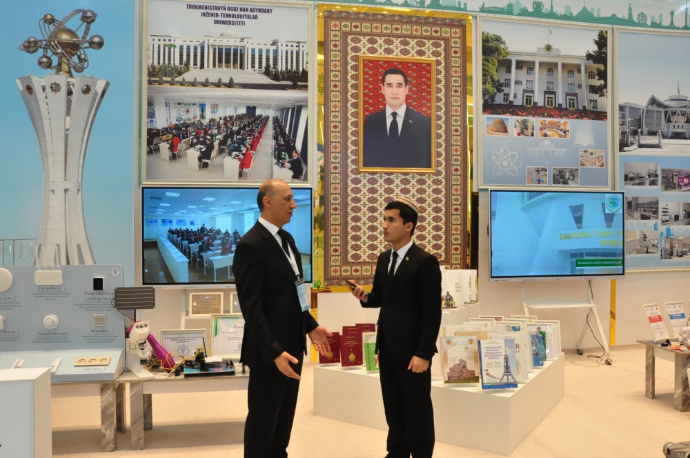 Hemişelik Bitaraplygymyzyň şanly 30 ýyllygy mynasybetli sergi