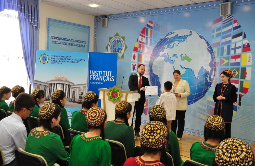 Award ceremony for school students who got winning places in the French language competition