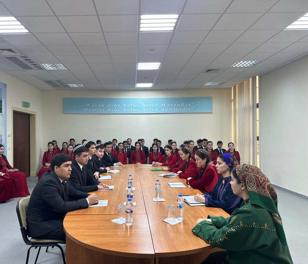 TÜRKMENISTANYŇ PARAHATÇYLYGY DÖREDIJI DIPLOMATIÝASYNA BAGYŞLANAN MASLAHAT GEÇIRILDI surady