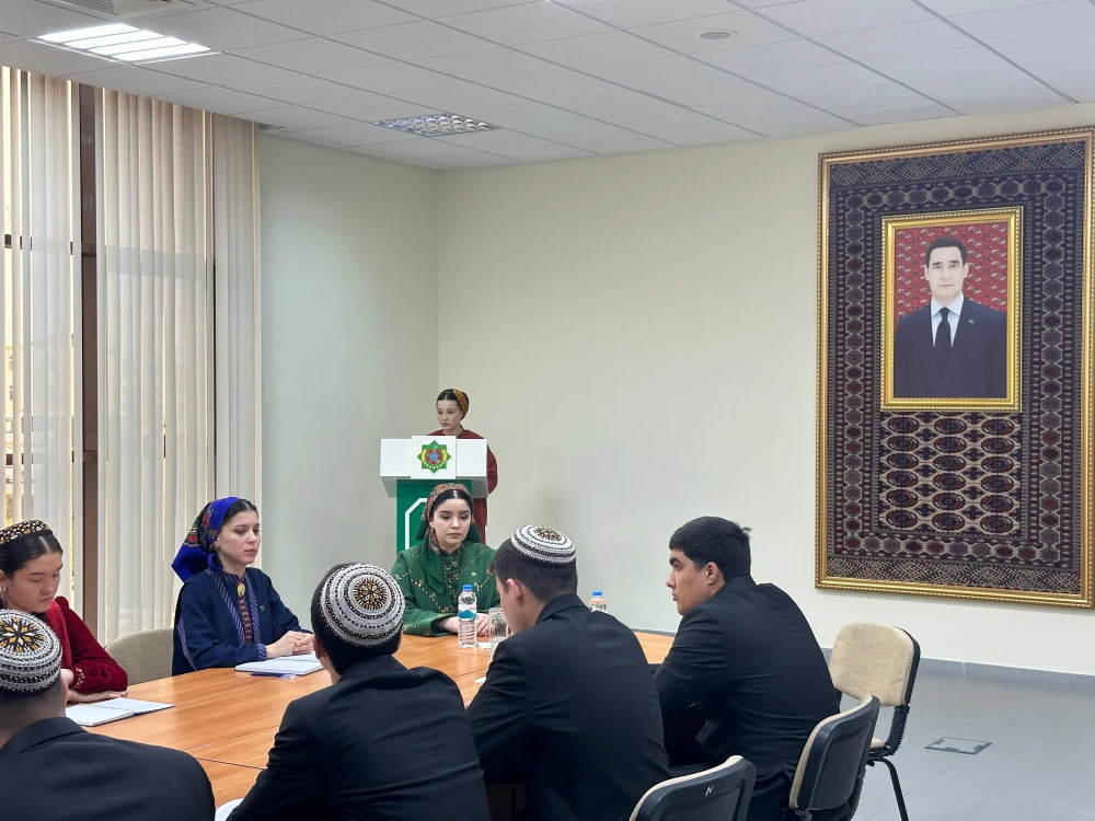 TÜRKMENISTANYŇ PARAHATÇYLYGY DÖREDIJI DIPLOMATIÝASYNA BAGYŞLANAN MASLAHAT GEÇIRILDI