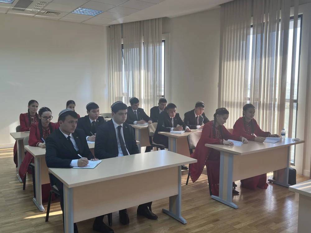 Halypa diplomat bilen açyk sapak geçirildi