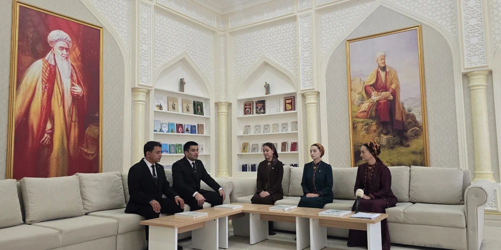 Garaşsyzlygyň 35 ýyllygyna bagyşlanan söhbetli gepleşik. surady