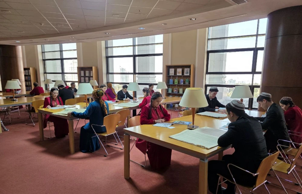 Kitap dünýäsi bilen tanyşlyk